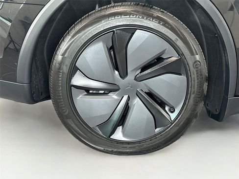 Used 2026 Tesla Model Y 2WD image 35