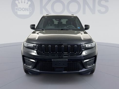 Used 2023 Jeep Grand Cherokee Altitude AWD/4WD image 11
