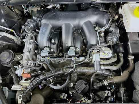Used 2025 Nissan Pathfinder SV AWD/4WD image 34