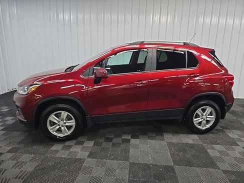 Used 2021 Chevrolet Trax LT w/ LT Convenience Package AWD/4WD image 5