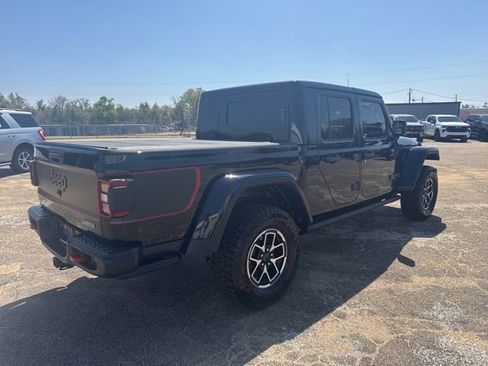 Used 2024 Jeep Gladiator Rubicon w/ Technology Group image 2