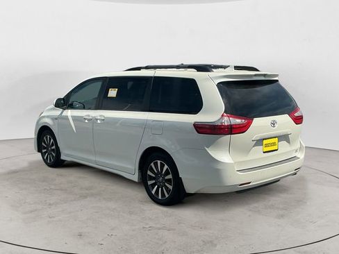 Used 2018 Toyota Sienna XLE AWD/4WD image 3