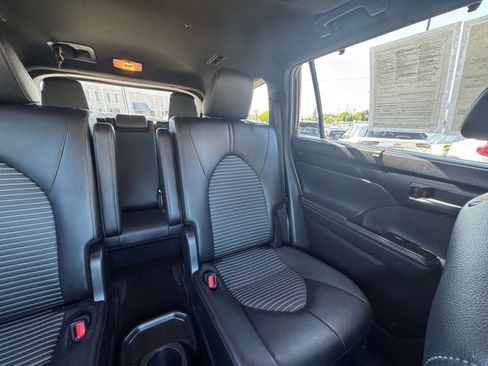 Used 2025 Toyota Highlander XSE image 41