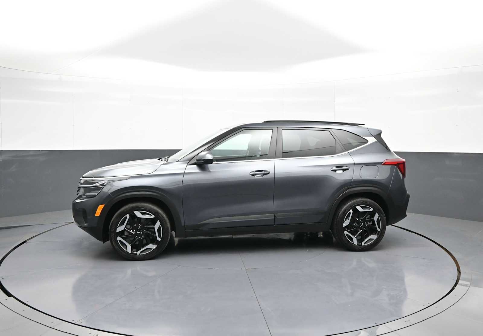 Used 2025 Kia Seltos SX w/ SX Sunroof Package AWD/4WD image 9