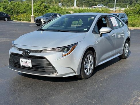 Certified 2025 Toyota Corolla LE FWD image 9
