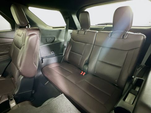 Used 2025 Ford Explorer Platinum w/ LUX Leather Package image 31