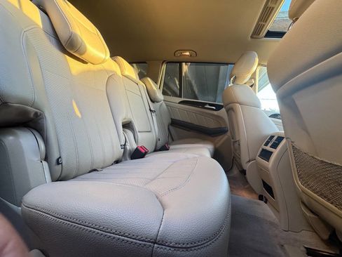 Used 2016 Mercedes-Benz GL 450 GL 450 4MATIC AWD 4dr SUV image 18