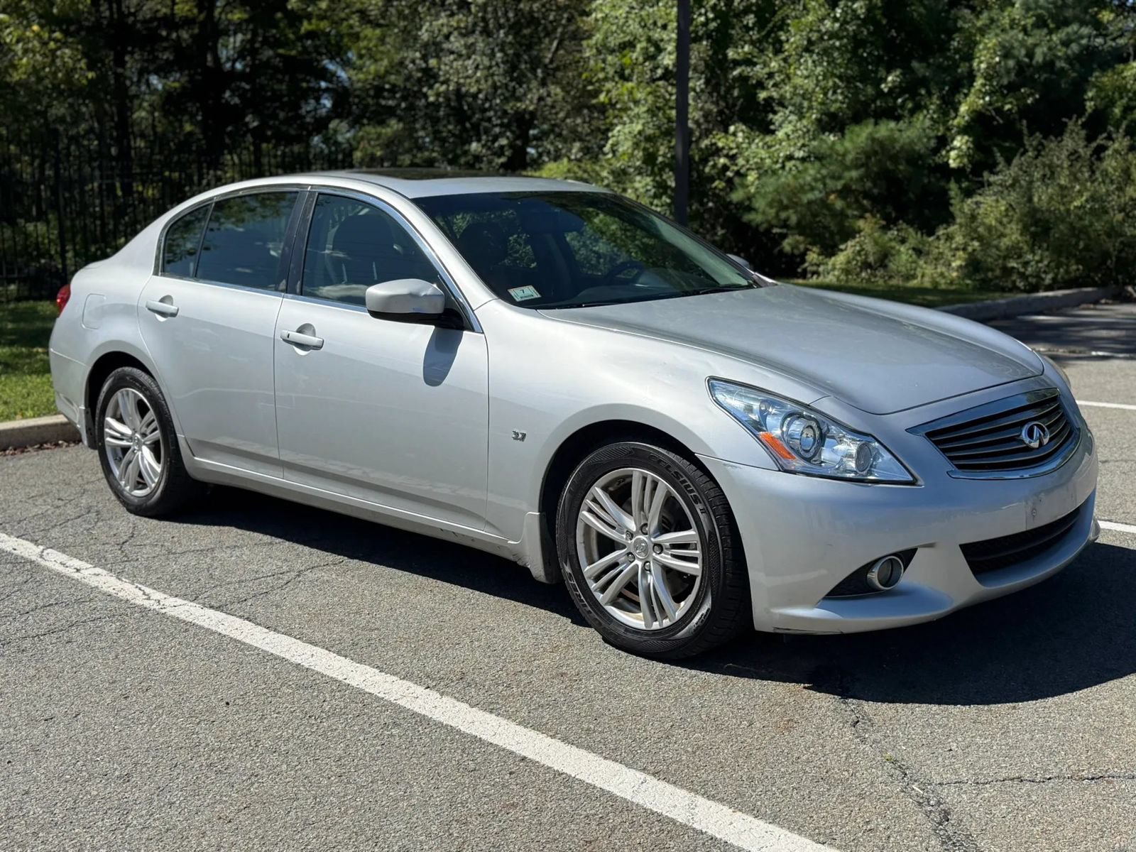 Used 2015 INFINITI Q40 AWD w/ Navigation Package image 3