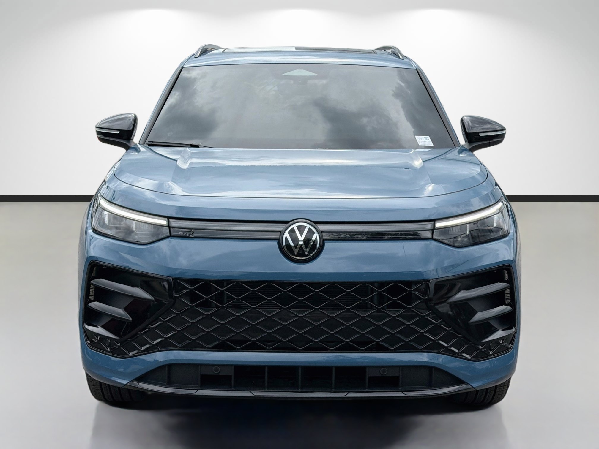Used 2026 Volkswagen Tiguan SE R-Line AWD/4WD image 8