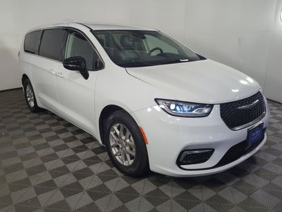 Used 2024 Chrysler Pacifica Touring-L