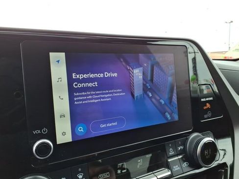 Used 2023 Toyota Highlander XLE image 24