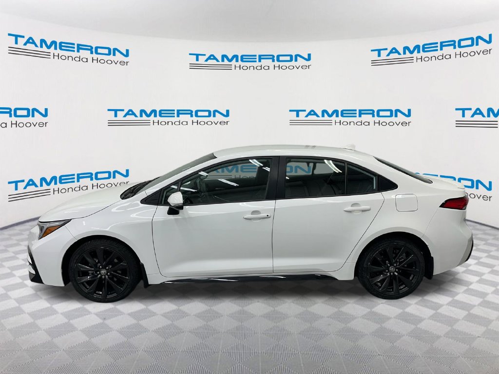 Used 2023 Toyota Corolla SE FWD image 2