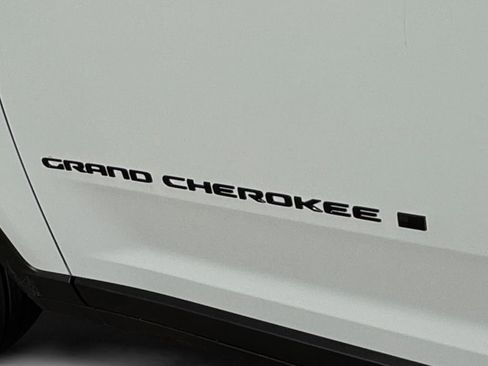 New 2025 Jeep Grand Cherokee L Limited w/ Black Appearance Package image 34