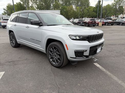 Used 2024 Jeep Grand Cherokee L Summit w/ Advanced Protech Group IV AWD/4WD image 3