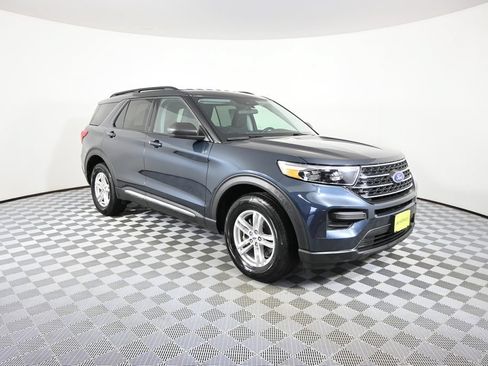 Used 2024 Ford Explorer XLT AWD/4WD image 9