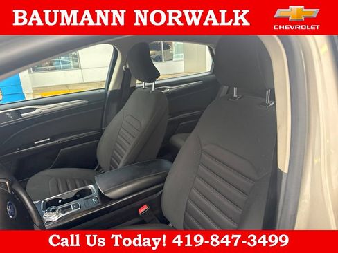 Used 2017 Ford Fusion SE w/ Fusion SE Technology Package FWD image 21