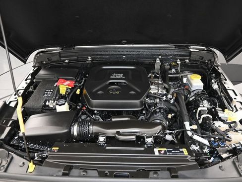 Used 2021 Jeep Wrangler Unlimited Sahara image 11