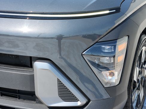 Used 2024 Hyundai Kona SEL FWD image 11