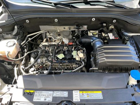 Certified 2024 Volkswagen Atlas Cross Sport SE FWD image 9