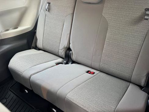 Certified 2022 Toyota Sienna LE AWD/4WD image 16