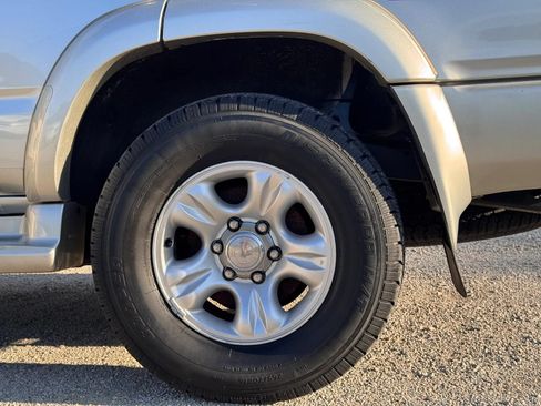 Used 2001 Toyota 4Runner SR5 AWD/4WD image 16