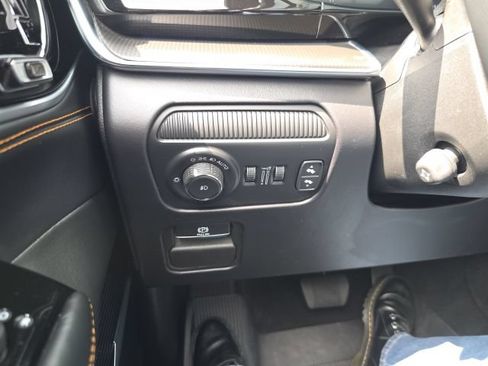 Used 2025 Jeep Grand Wagoneer Series III w/ Rear Seat Video Group 1 AWD/4WD image 16