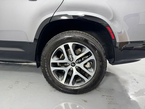 Used 2023 Land Rover Defender 130 S image 32