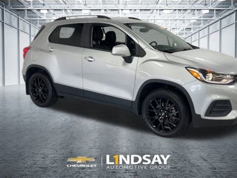 Used 2022 Chevrolet Trax LT w/ Driver Confidence Package image 3