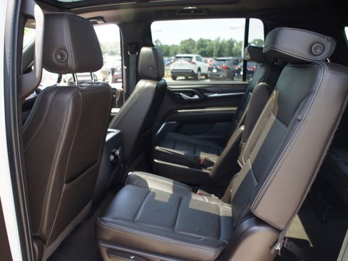 Used 2022 GMC Yukon XL Denali RWD image 16