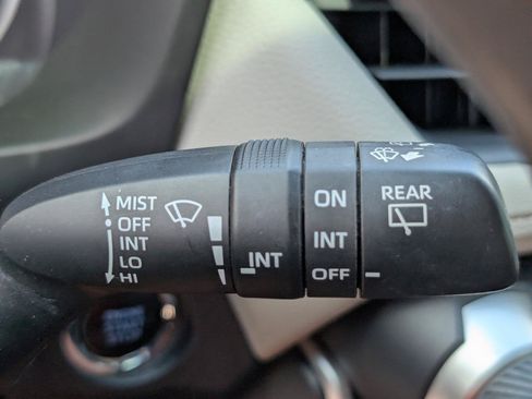 Used 2019 Toyota RAV4 XLE FWD image 26