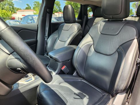 Used 2017 Jeep Cherokee Limited AWD/4WD image 7