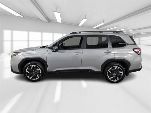 Used 2025 Subaru Forester Premium image 3