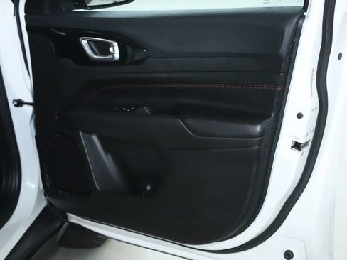 Used 2025 Jeep Compass Trailhawk AWD/4WD image 32
