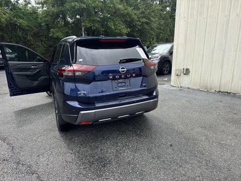 Used 2024 Nissan Rogue SL FWD image 35