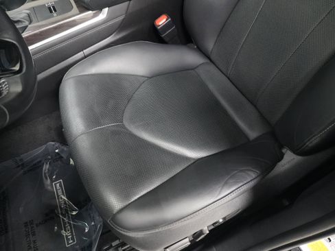 Used 2021 Toyota Highlander Limited image 12