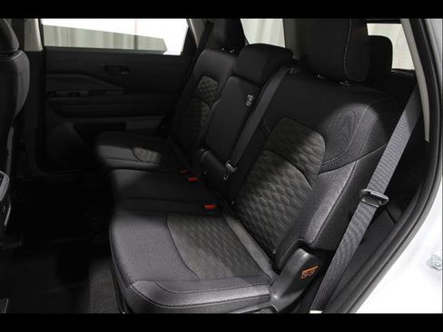 Used 2024 Nissan Pathfinder SV AWD/4WD image 18