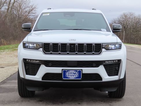 New 2026 Jeep Grand Cherokee L Limited w/ Luxury Tech Group II AWD/4WD image 17