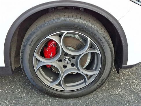 Used 2022 Alfa Romeo Stelvio Ti image 8