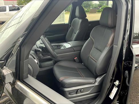 New 2025 Nissan Armada SL w/ Captain's Chari Seat Package AWD/4WD image 11