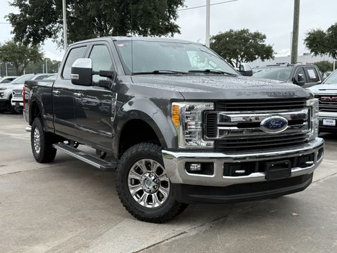 Used 2017 Ford F250 XLT w/ XLT Premium Package AWD/4WD image 2