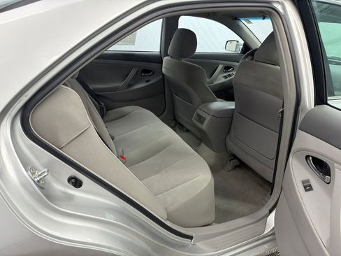 Used 2011 Toyota Camry LE FWD image 16