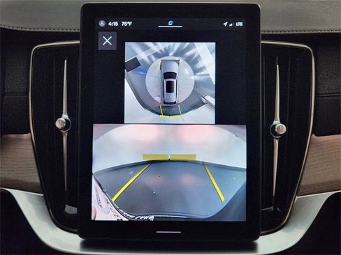 Used 2025 Volvo XC90 B5 Plus image 18