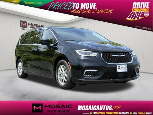 Used 2024 Chrysler Pacifica Touring-L FWD image 1