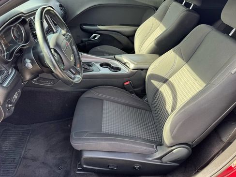Used 2019 Dodge Challenger SXT image 11