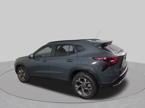 Used 2025 Chevrolet Trax LT FWD image 10