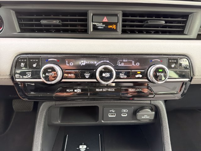 Used 2025 Honda Pilot Elite image 14