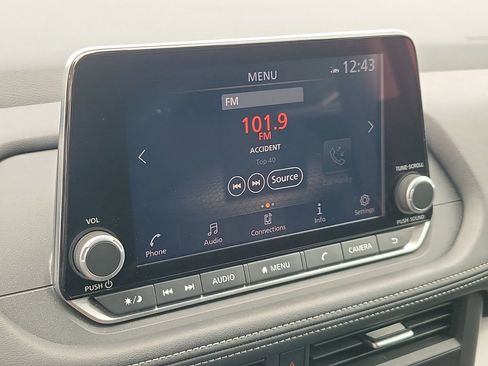 Used 2025 Nissan Rogue SV FWD image 24