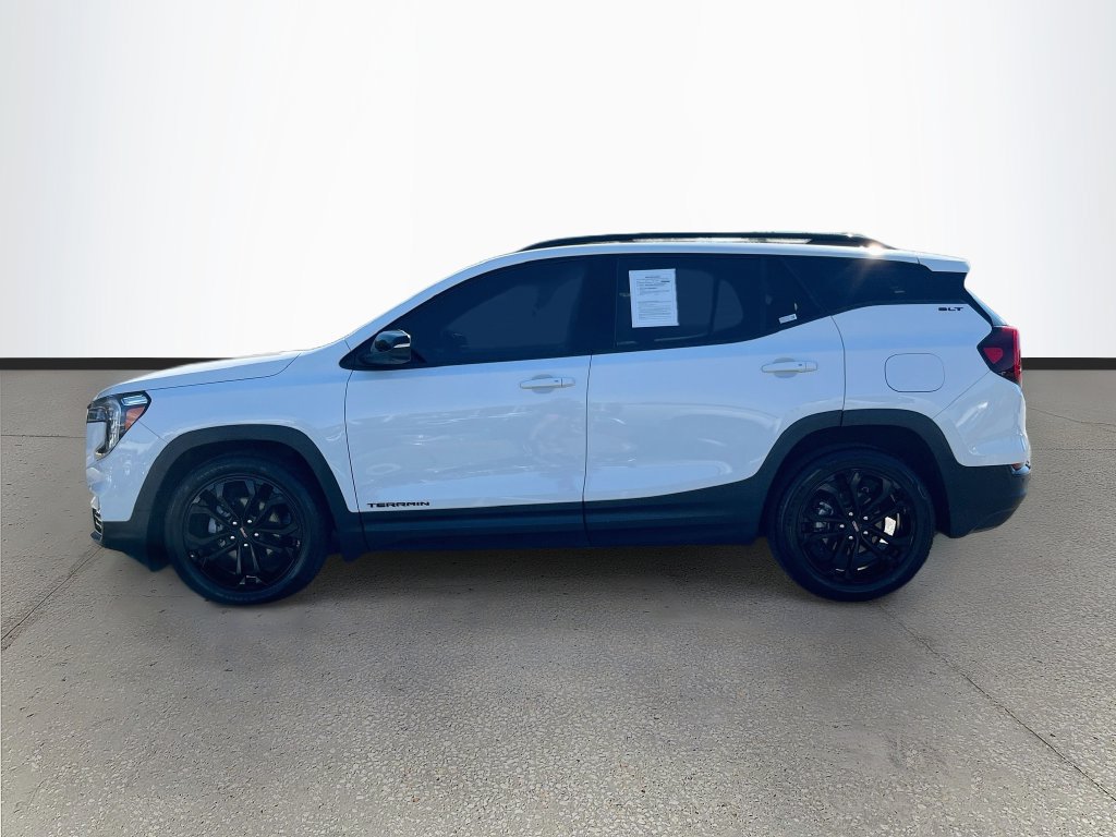 Used 2022 GMC Terrain SLT w/ Tech Package FWD image 4