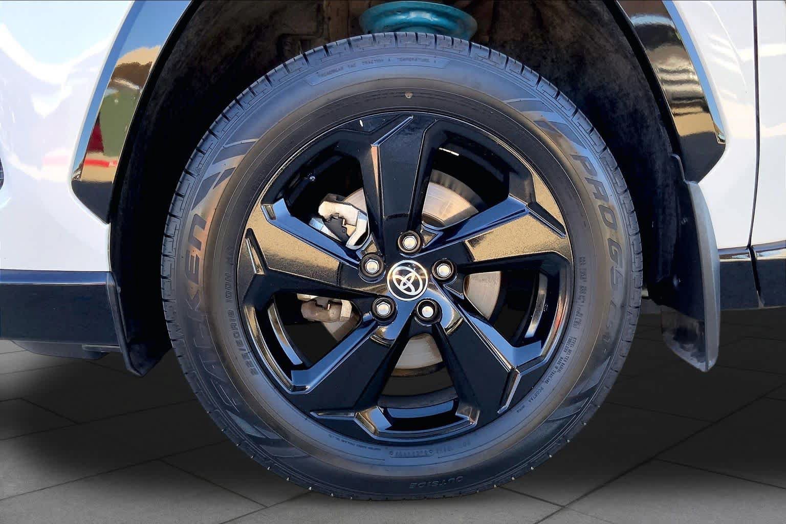 Used 2020 Toyota RAV4 XSE AWD/4WD image 11
