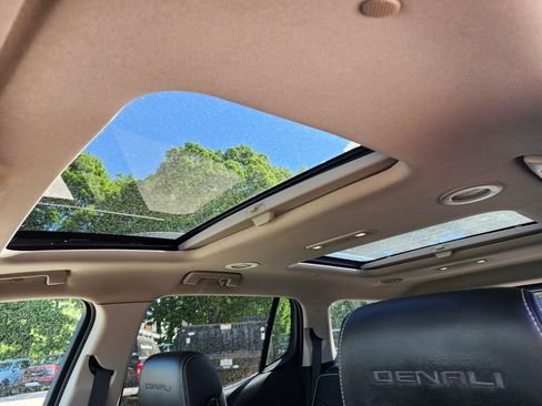 Used 2019 GMC Acadia Denali w/ Technology Package AWD/4WD image 22
